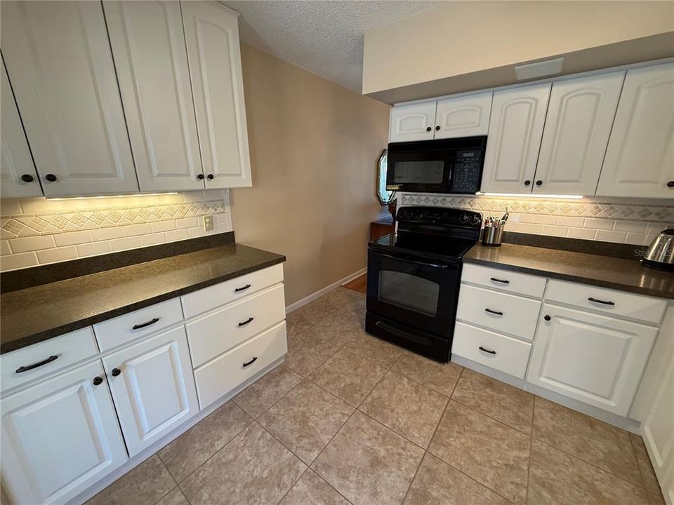 For Sale: $210,000 (2 beds, 2 baths, 1080 Square Feet)