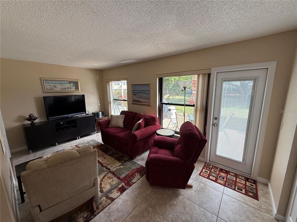 For Sale: $210,000 (2 beds, 2 baths, 1080 Square Feet)