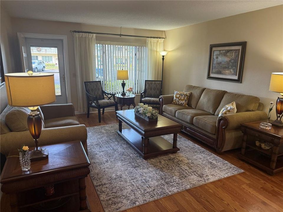 For Sale: $210,000 (2 beds, 2 baths, 1080 Square Feet)