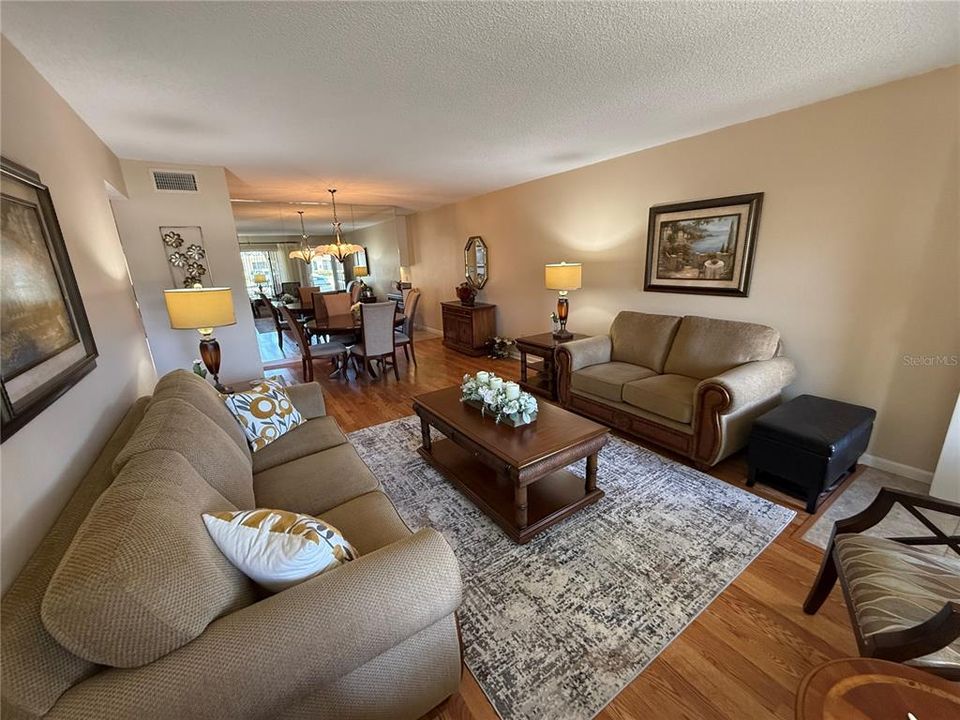 For Sale: $210,000 (2 beds, 2 baths, 1080 Square Feet)