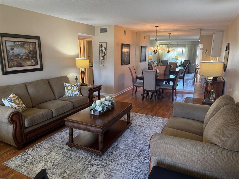 For Sale: $210,000 (2 beds, 2 baths, 1080 Square Feet)