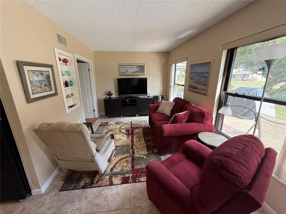 For Sale: $210,000 (2 beds, 2 baths, 1080 Square Feet)