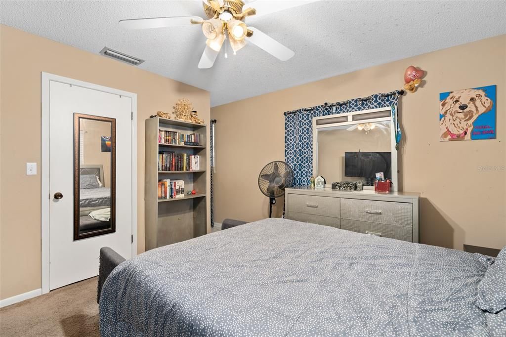 For Sale: $275,000 (3 beds, 2 baths, 1572 Square Feet)