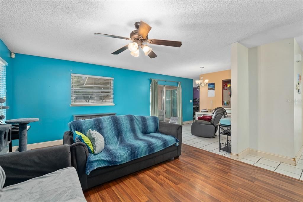 For Sale: $275,000 (3 beds, 2 baths, 1572 Square Feet)