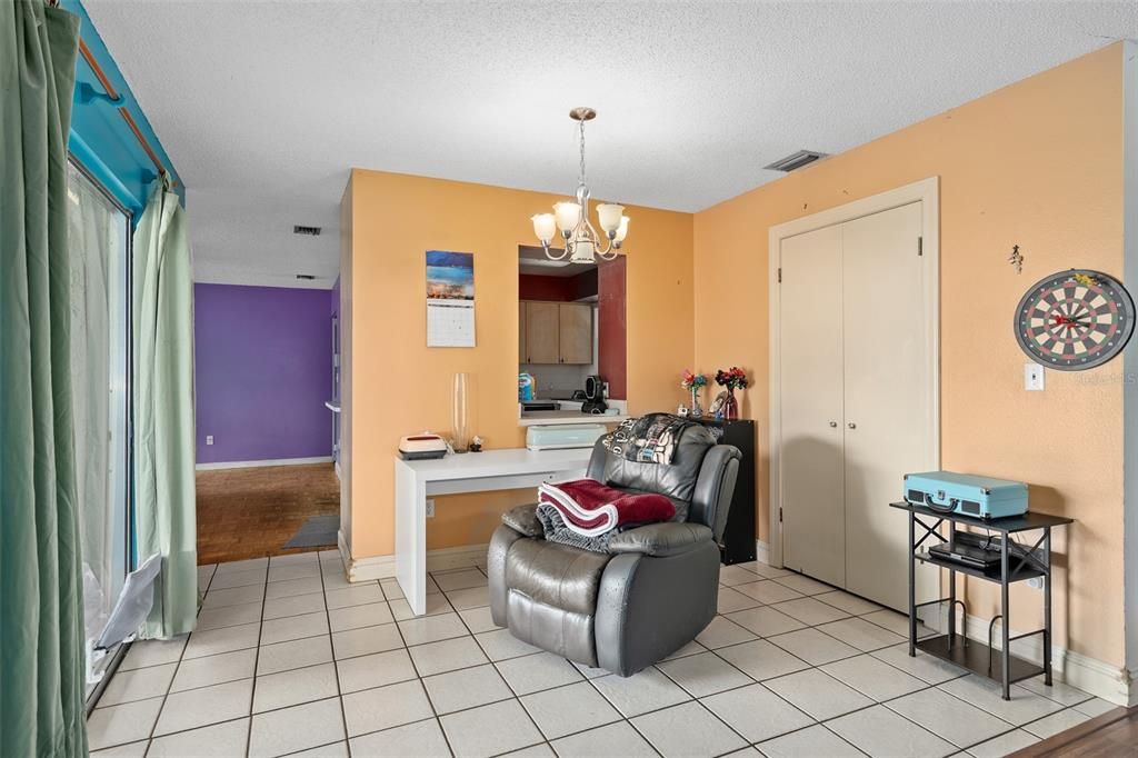 For Sale: $275,000 (3 beds, 2 baths, 1572 Square Feet)