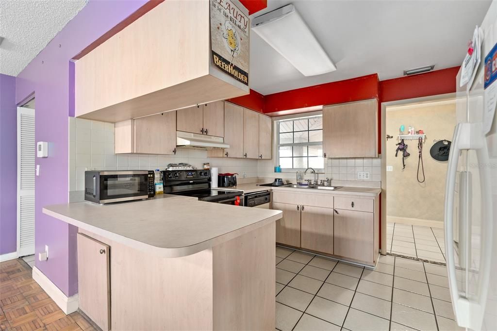 For Sale: $275,000 (3 beds, 2 baths, 1572 Square Feet)