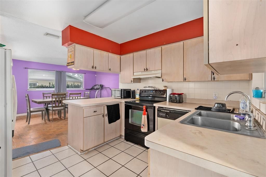 For Sale: $275,000 (3 beds, 2 baths, 1572 Square Feet)