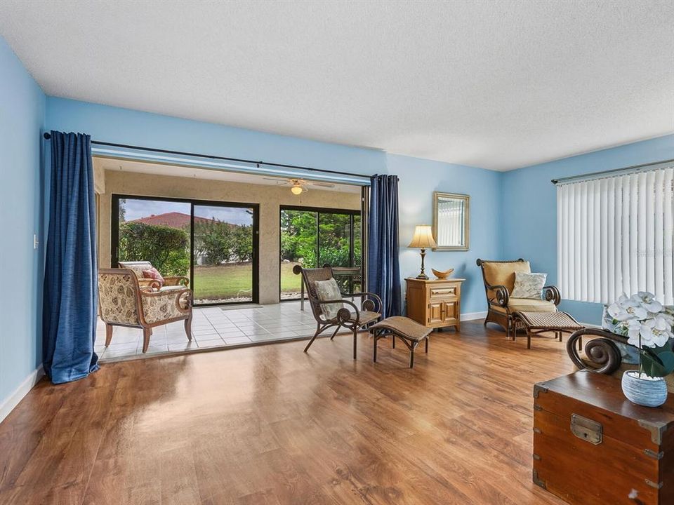 For Sale: $349,000 (2 beds, 2 baths, 1687 Square Feet)