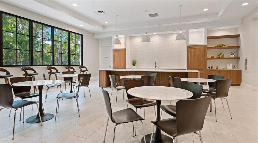 For Sale: $349,000 (2 beds, 2 baths, 1687 Square Feet)