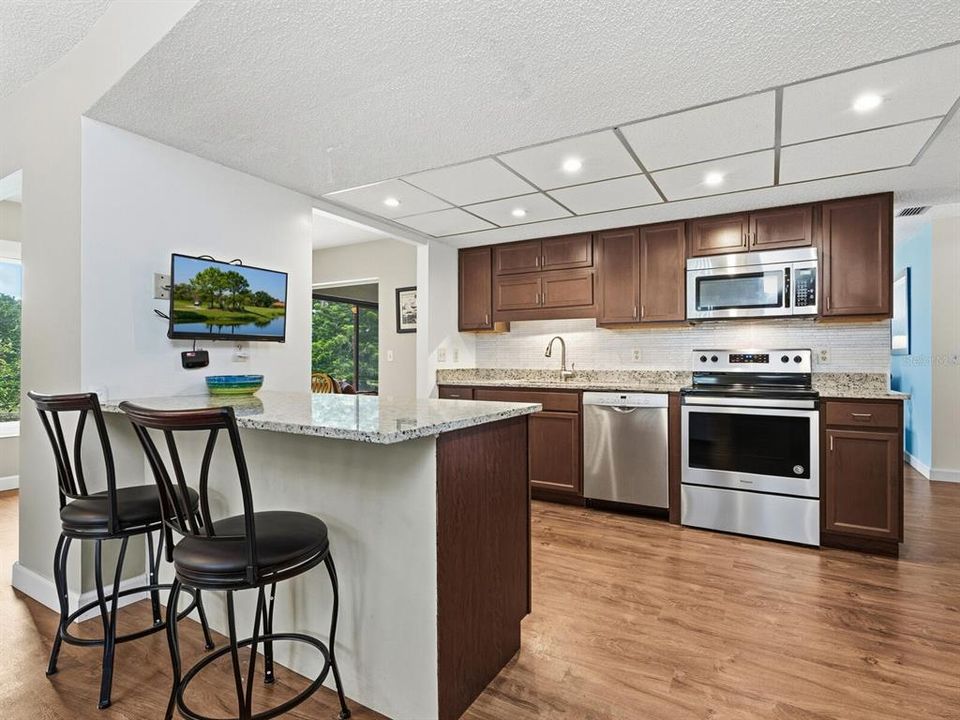 For Sale: $349,000 (2 beds, 2 baths, 1687 Square Feet)