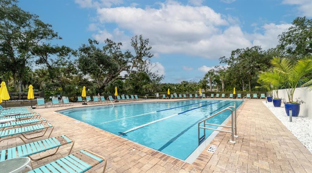 For Sale: $349,000 (2 beds, 2 baths, 1687 Square Feet)