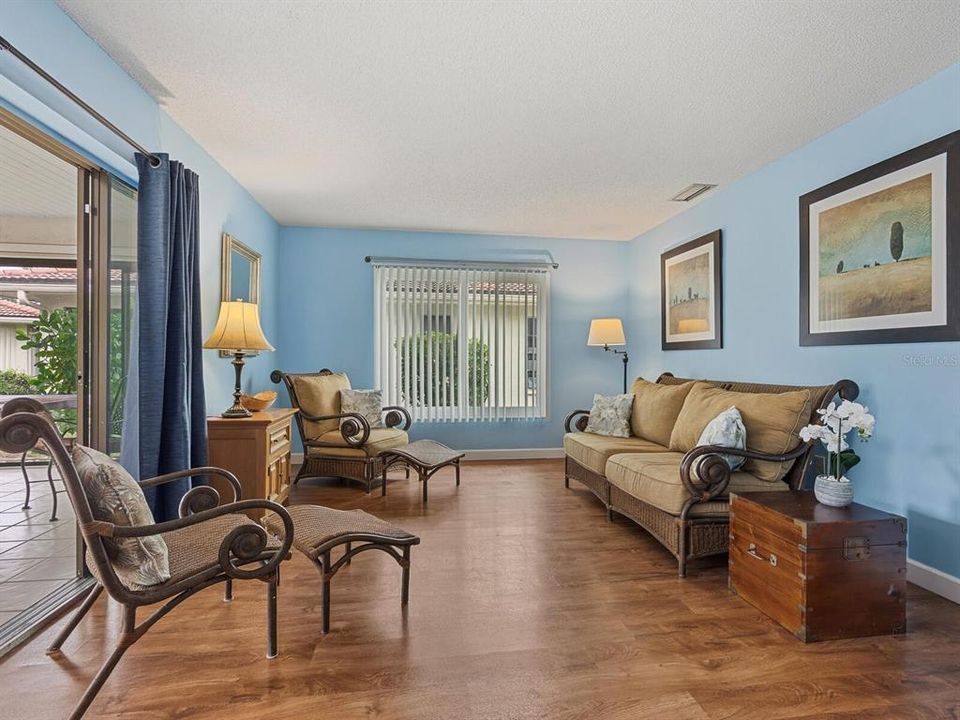 For Sale: $349,000 (2 beds, 2 baths, 1687 Square Feet)