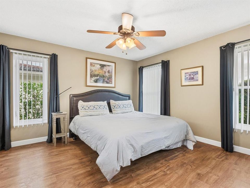 For Sale: $349,000 (2 beds, 2 baths, 1687 Square Feet)