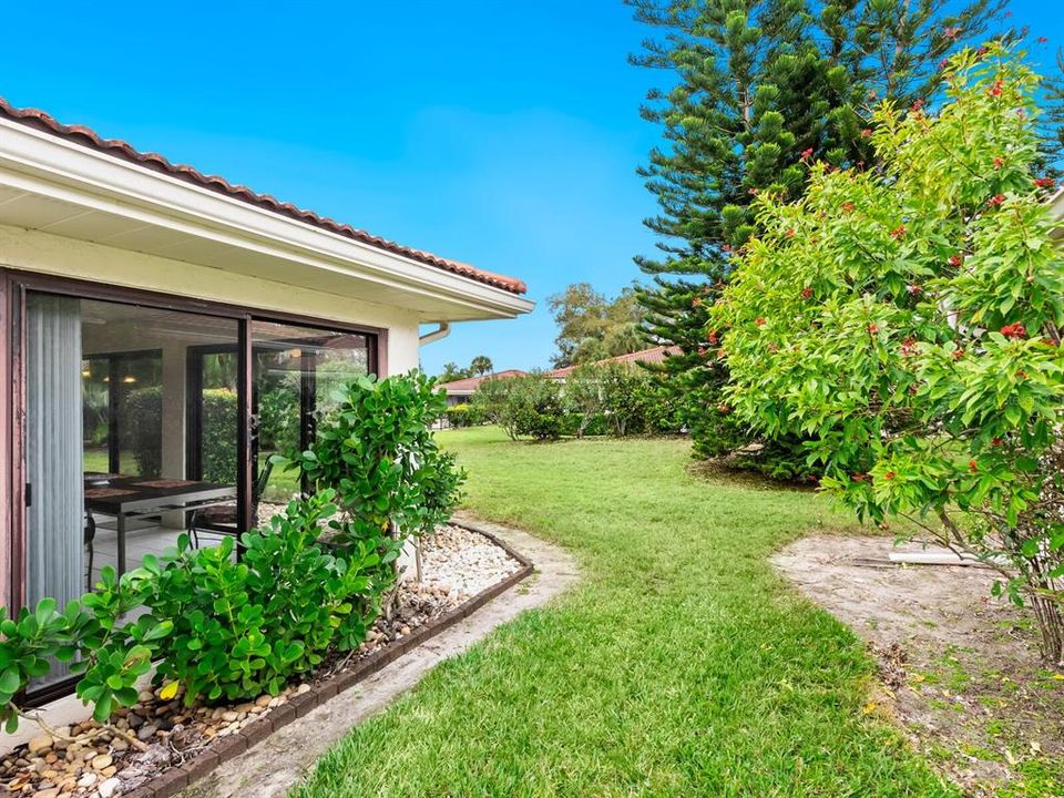 For Sale: $349,000 (2 beds, 2 baths, 1687 Square Feet)