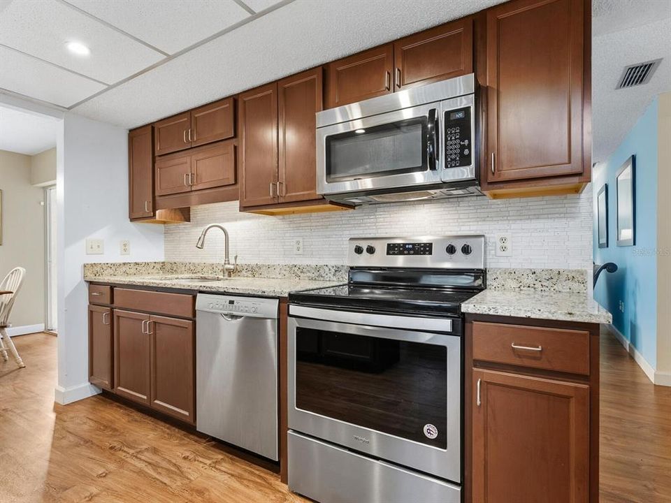 For Sale: $349,000 (2 beds, 2 baths, 1687 Square Feet)