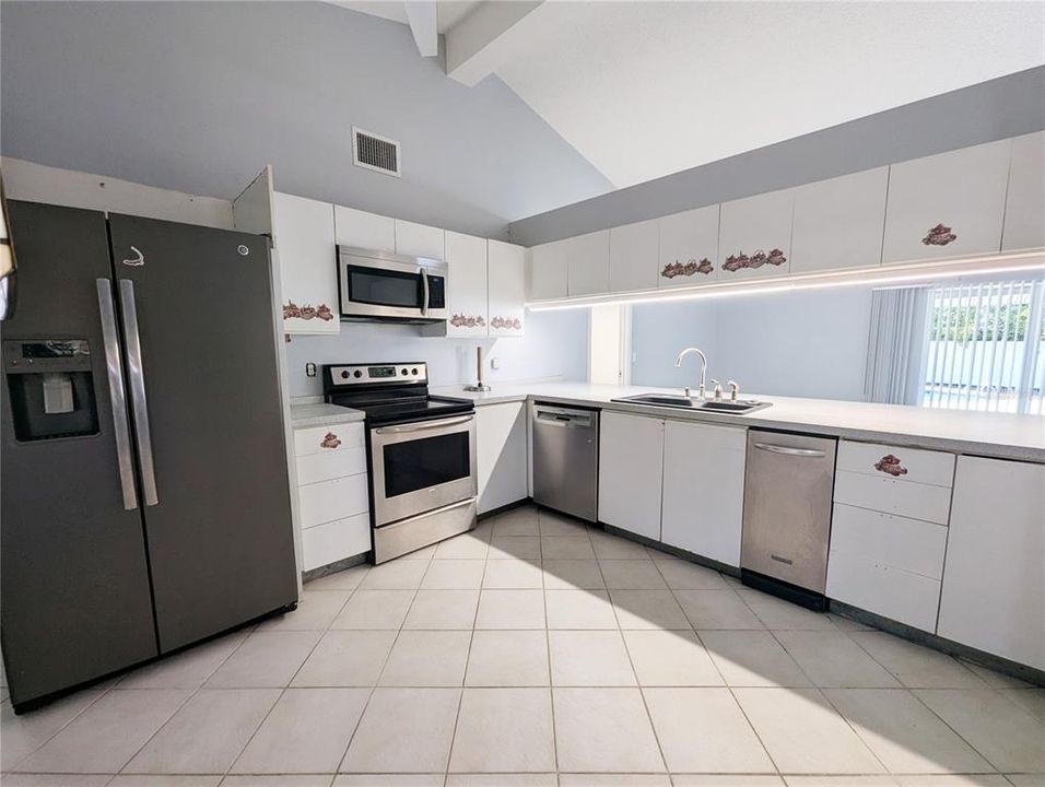 For Sale: $385,000 (3 beds, 2 baths, 1800 Square Feet)