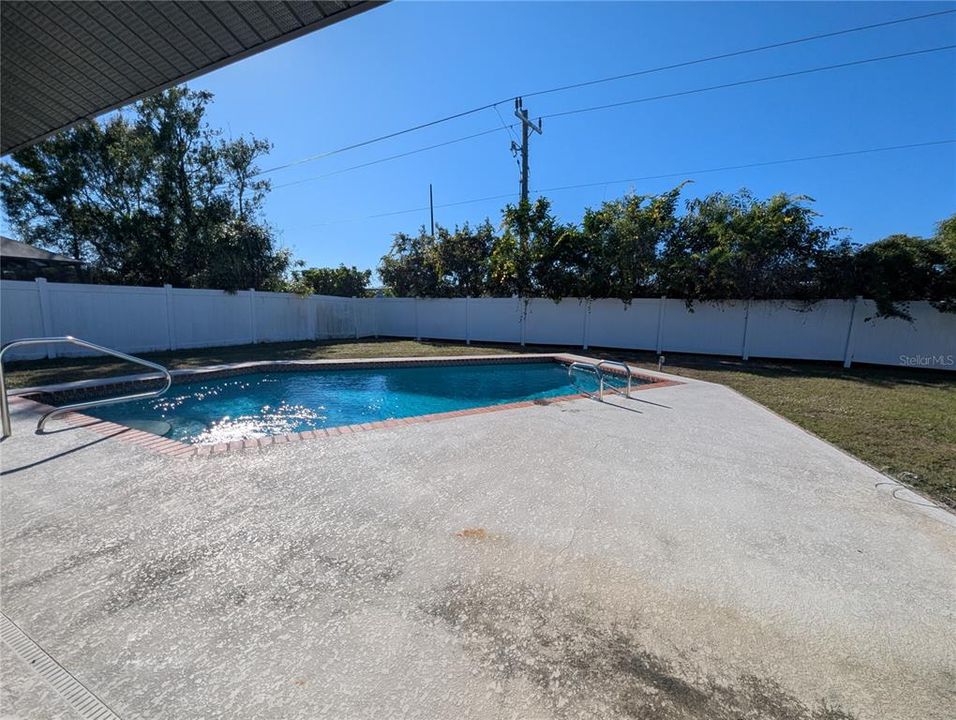 For Sale: $385,000 (3 beds, 2 baths, 1800 Square Feet)