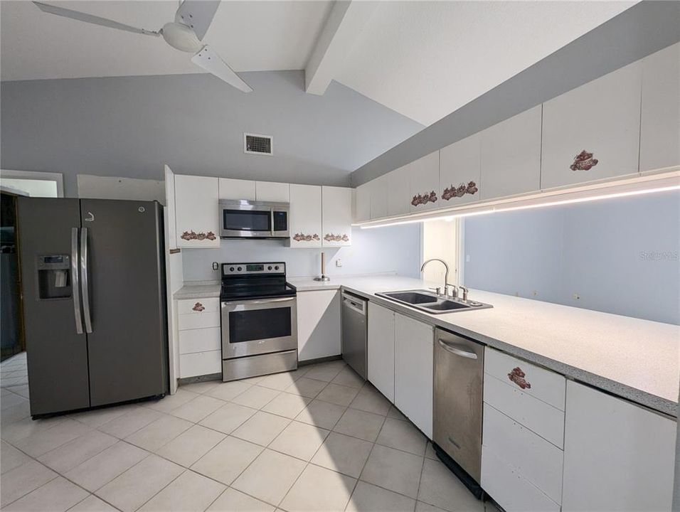 For Sale: $385,000 (3 beds, 2 baths, 1800 Square Feet)