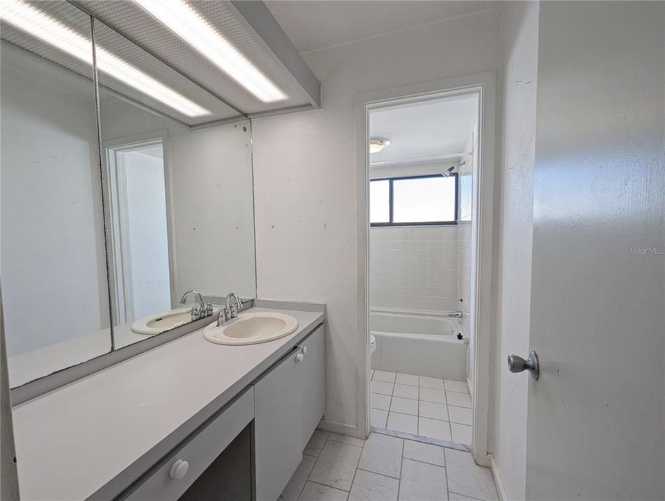 For Sale: $385,000 (3 beds, 2 baths, 1800 Square Feet)