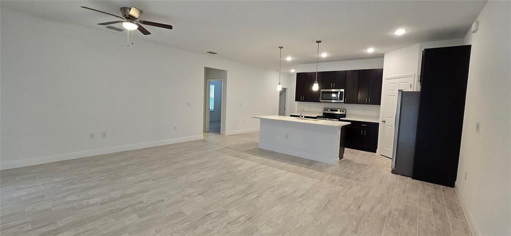 出租: $1,795 (4 贝兹, 2 浴室, 1696 平方英尺)