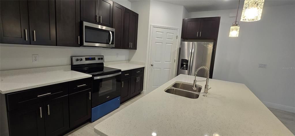 出租: $1,795 (4 贝兹, 2 浴室, 1696 平方英尺)