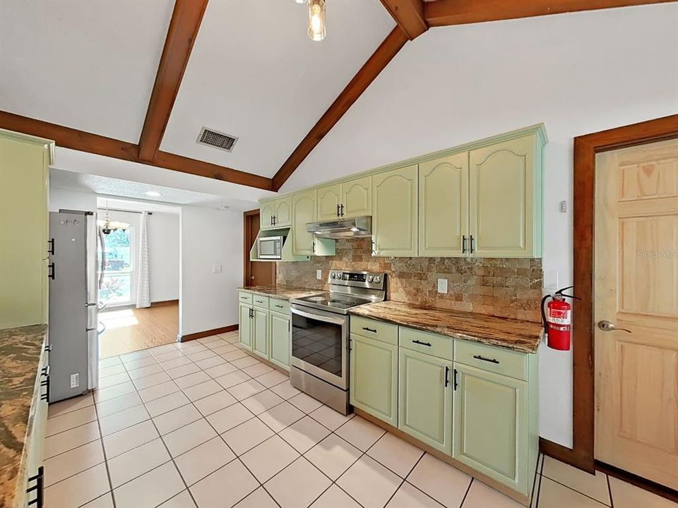 For Sale: $495,000 (4 beds, 3 baths, 2488 Square Feet)