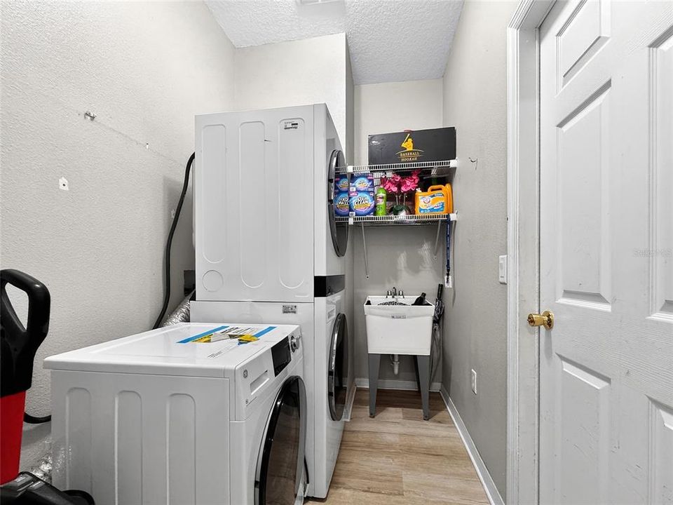 For Sale: $580,000 (4 beds, 2 baths, 2123 Square Feet)