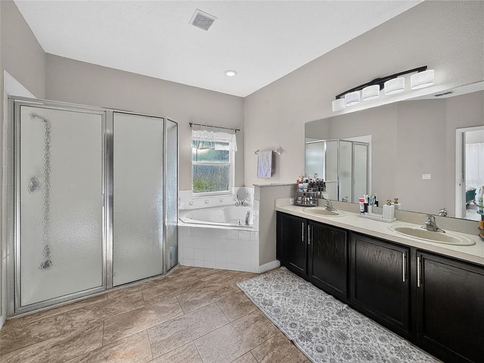 For Sale: $580,000 (4 beds, 2 baths, 2123 Square Feet)