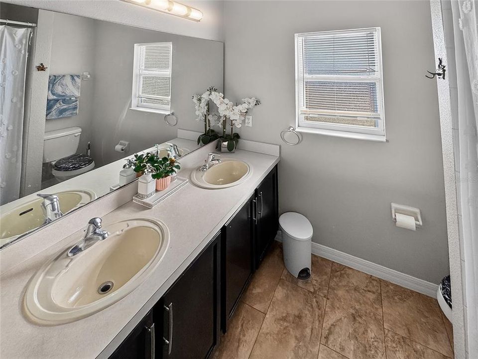 For Sale: $580,000 (4 beds, 2 baths, 2123 Square Feet)