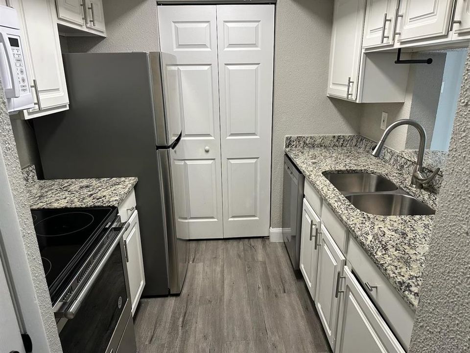 В аренду: $1,595 (2 спален, 2 ванн, 866 Квадратных фут)