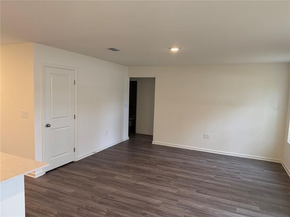 出租: $2,600 (5 贝兹, 3 浴室, 2180 平方英尺)