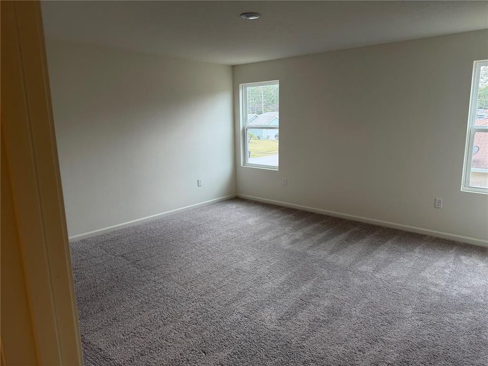 出租: $2,600 (5 贝兹, 3 浴室, 2180 平方英尺)