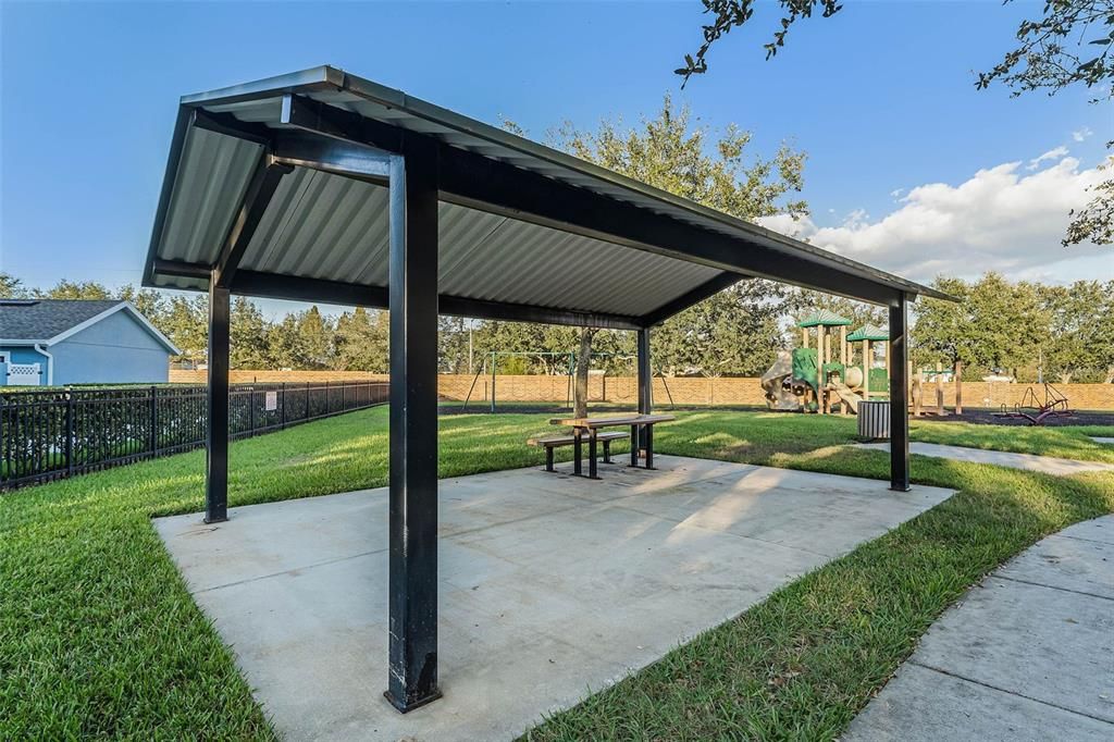 待售: $322,500 (2 贝兹, 2 浴室, 1212 平方英尺)