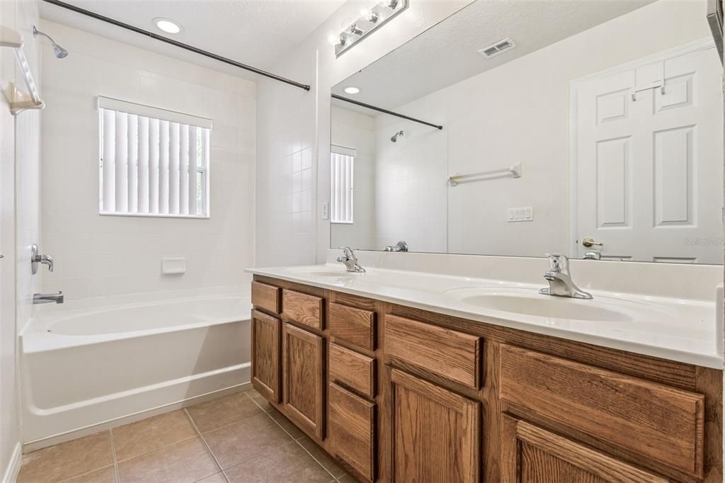 待售: $322,500 (2 贝兹, 2 浴室, 1212 平方英尺)