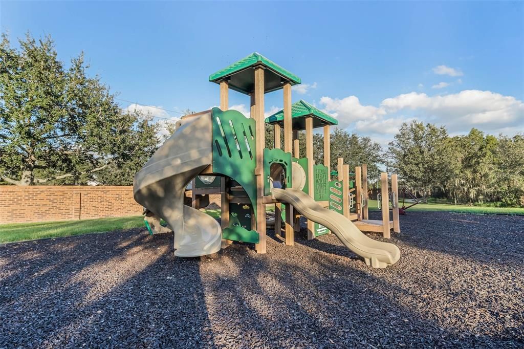 待售: $322,500 (2 贝兹, 2 浴室, 1212 平方英尺)