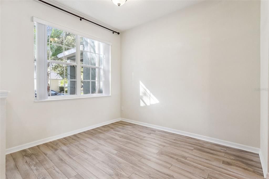 待售: $322,500 (2 贝兹, 2 浴室, 1212 平方英尺)