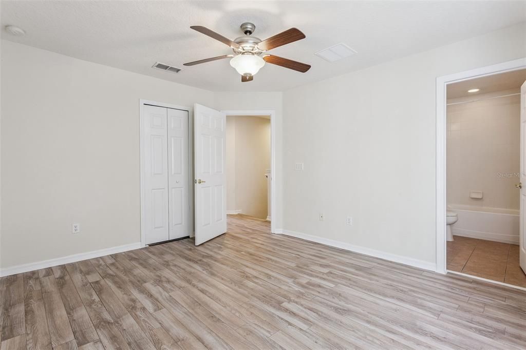 待售: $322,500 (2 贝兹, 2 浴室, 1212 平方英尺)