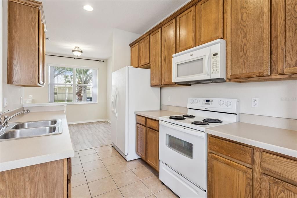 待售: $322,500 (2 贝兹, 2 浴室, 1212 平方英尺)