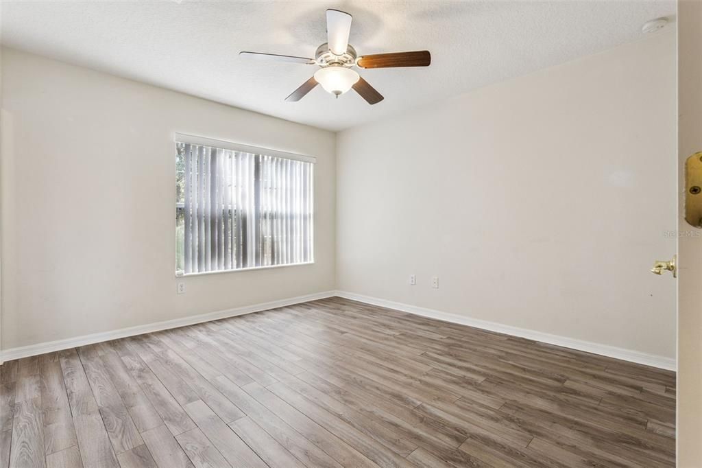 待售: $322,500 (2 贝兹, 2 浴室, 1212 平方英尺)