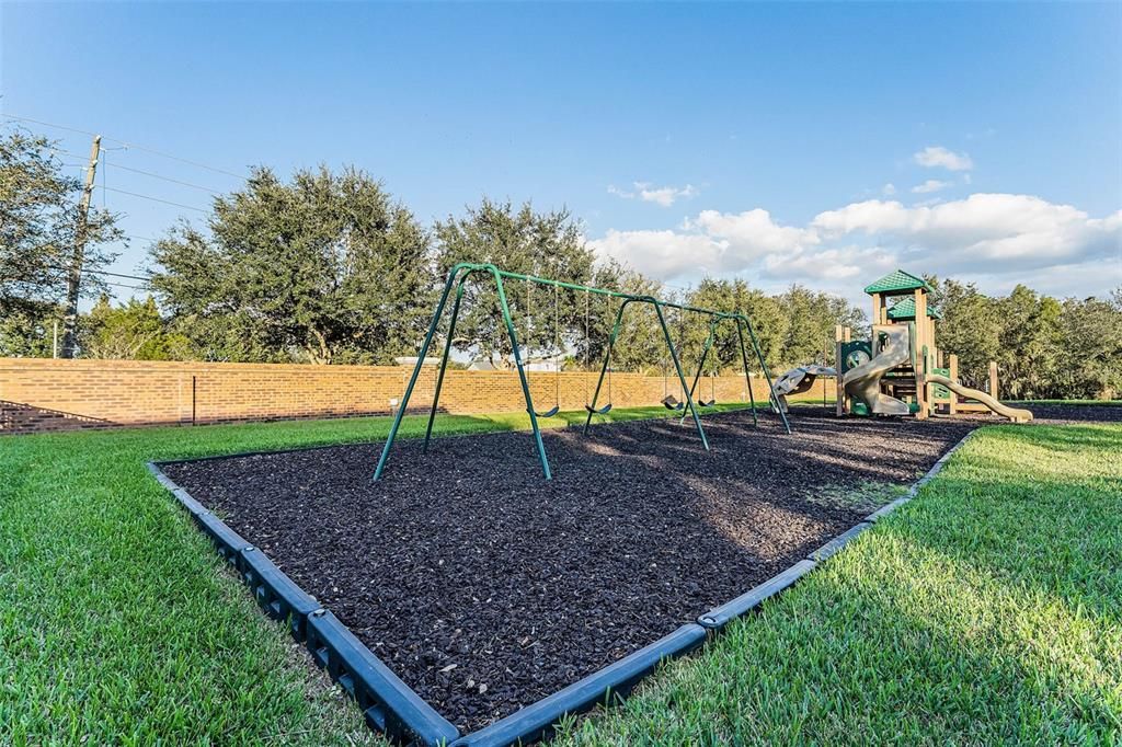 待售: $322,500 (2 贝兹, 2 浴室, 1212 平方英尺)