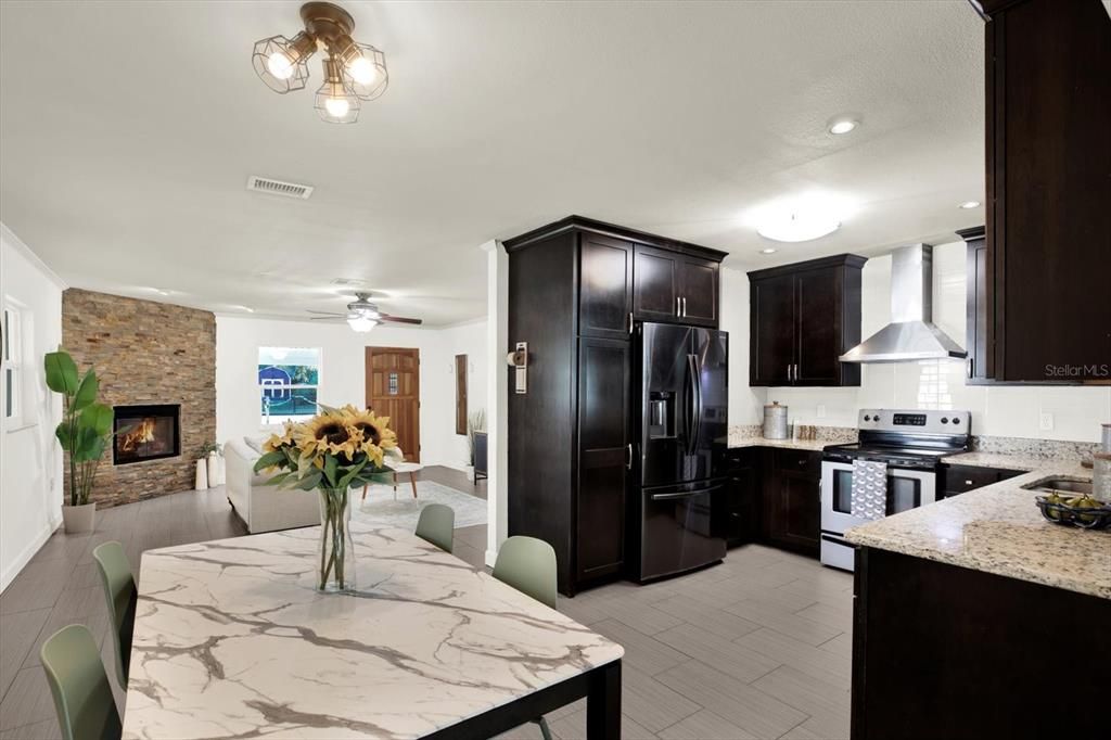 На продажу: $499,900 (2 спален, 2 ванн, 1419 Квадратных фут)