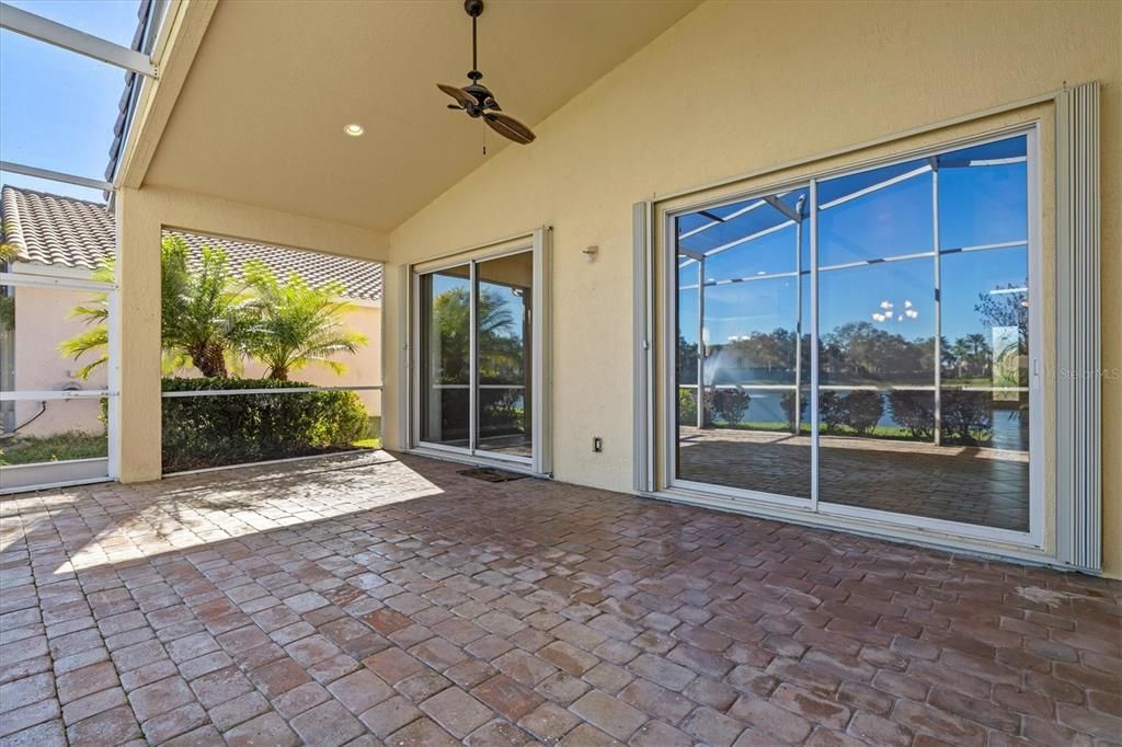 En Venta: $482,000 (3 camas, 2 baños, 2012 Pies cuadrados)