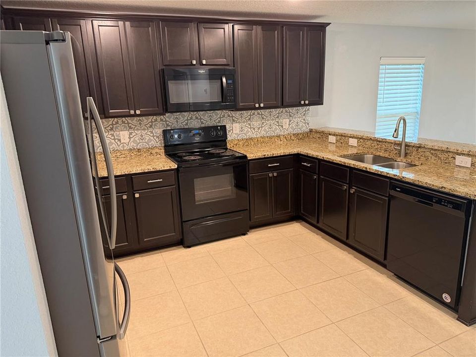 For Rent: $2,200 (4 beds, 2 baths, 1870 Square Feet)