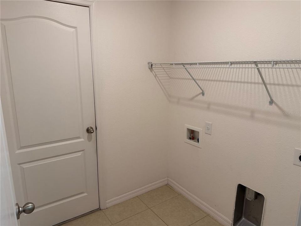 For Rent: $2,200 (4 beds, 2 baths, 1870 Square Feet)