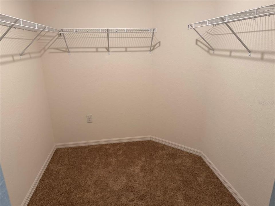 For Rent: $2,200 (4 beds, 2 baths, 1870 Square Feet)