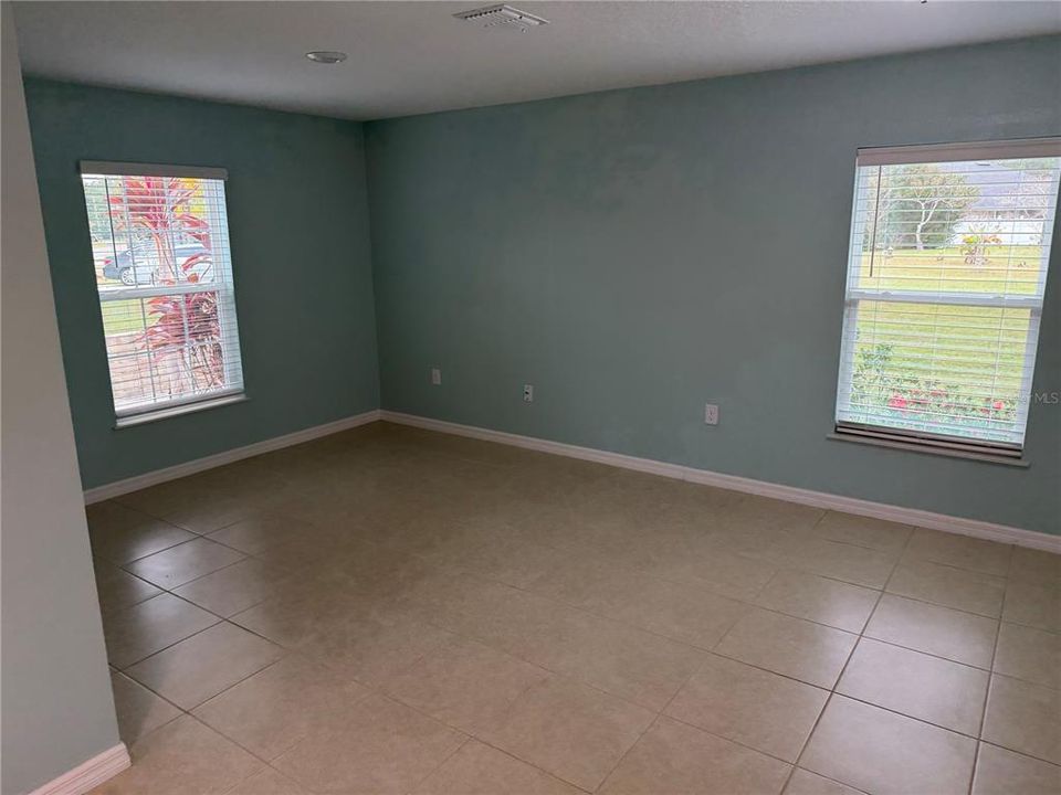 For Rent: $2,200 (4 beds, 2 baths, 1870 Square Feet)