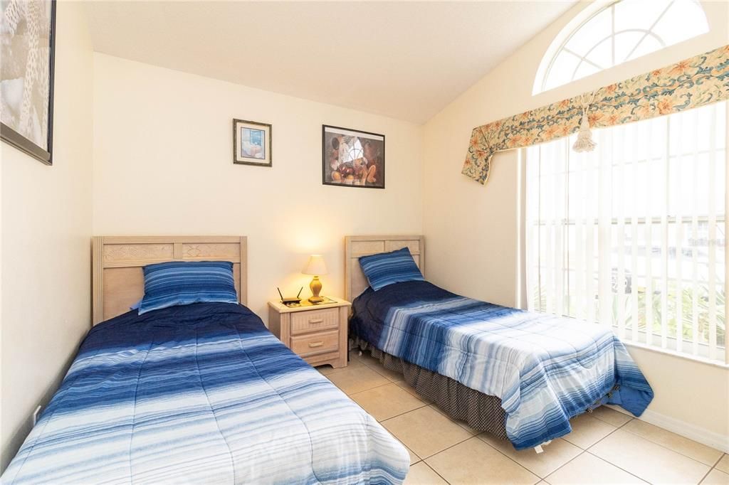 En Venta: $429,000 (4 camas, 2 baños, 1822 Pies cuadrados)