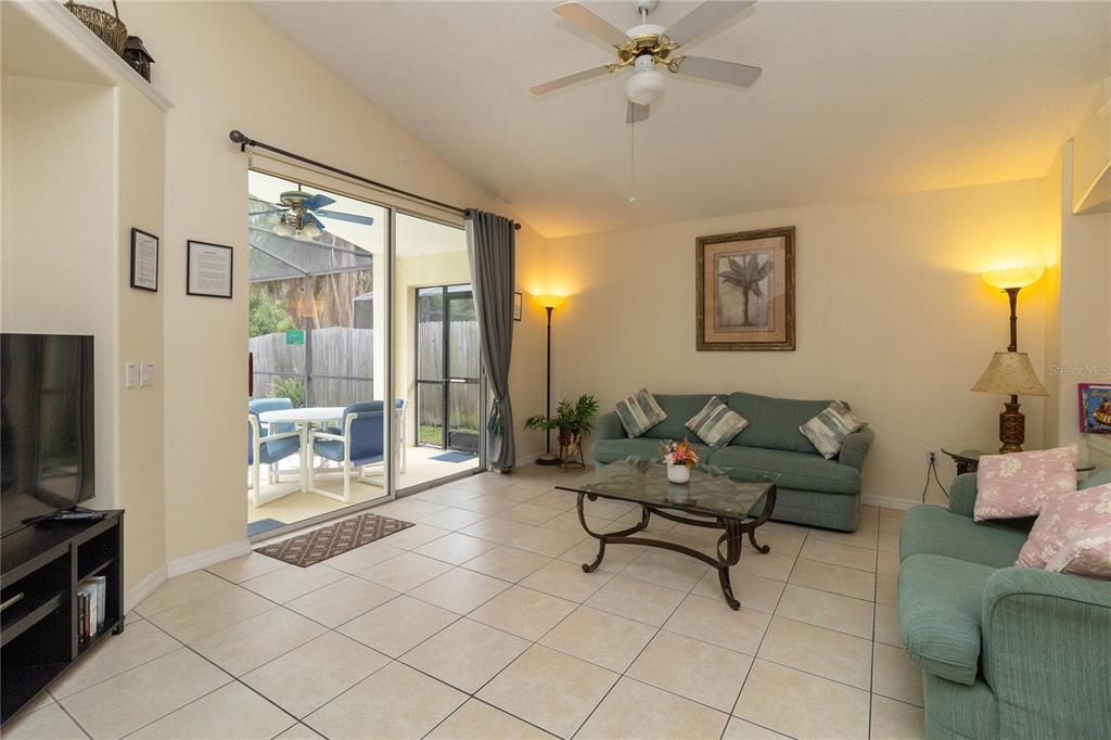 En Venta: $429,000 (4 camas, 2 baños, 1822 Pies cuadrados)