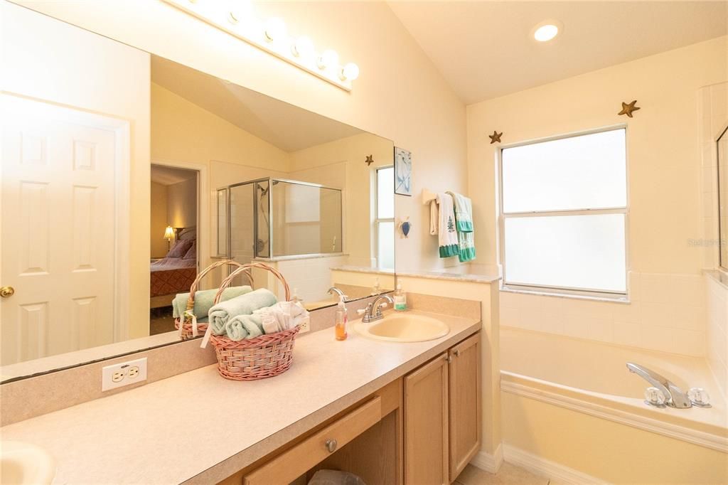 En Venta: $429,000 (4 camas, 2 baños, 1822 Pies cuadrados)