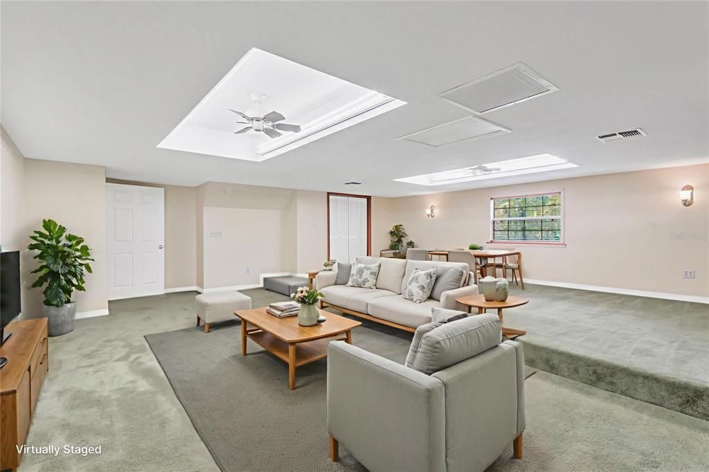 For Sale: $850,000 (4 beds, 1 baths, 2561 Square Feet)